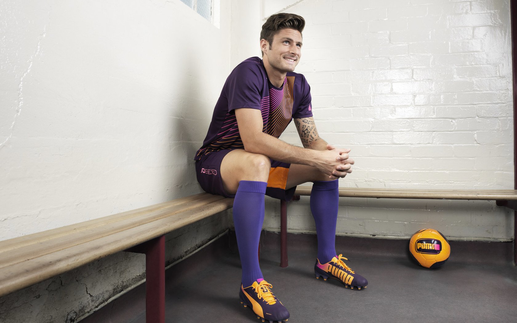 熊猫体育平台-当罗马军团遭遇雷鬼风暴，阿克一锤定音，定义足球的无限可能